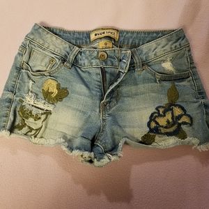 Cute cutoff jean shorts w/floral embroidery  sz 0